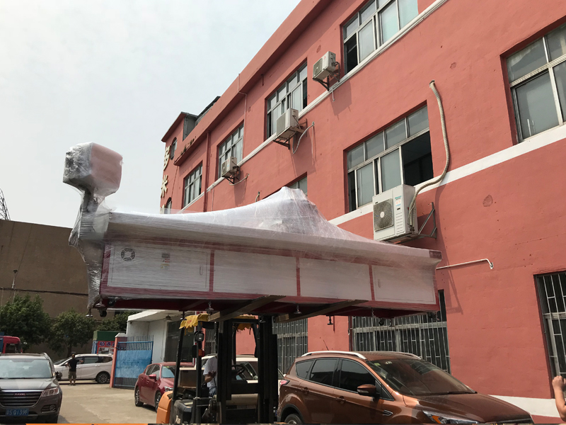 家具方管熱熔機(jī)床，專車發(fā)往山海