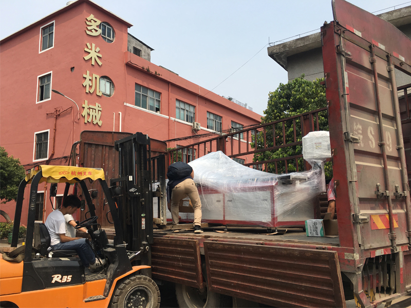 家具方管熱熔機(jī)床，專車發(fā)往山海