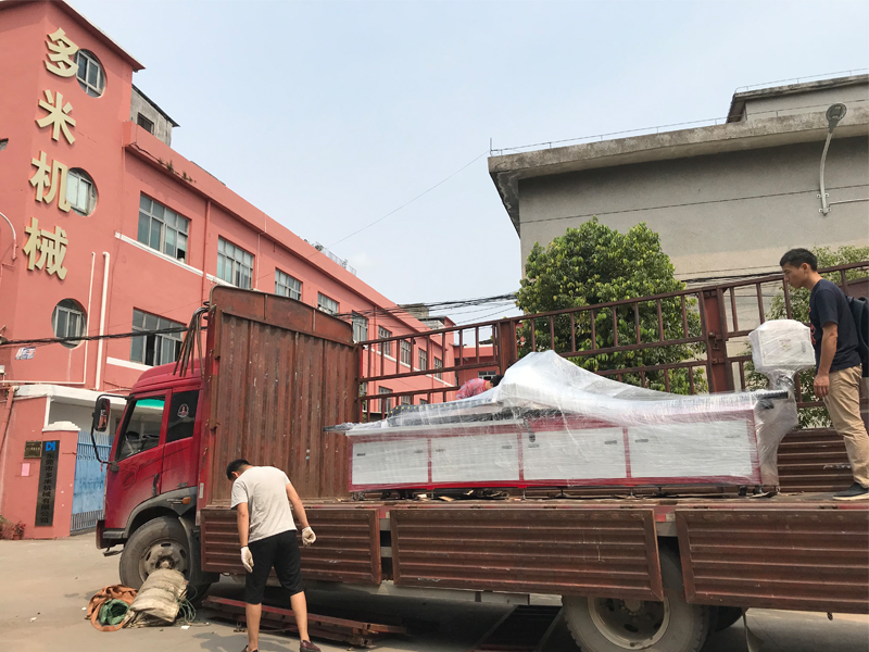 家具方管熱熔機(jī)床，專車發(fā)往山海