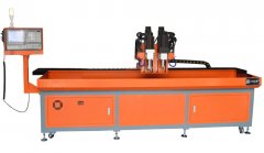 熱熔數(shù)控鉆孔機(jī)換刀按復(fù)位鍵，刀卡住了，不手